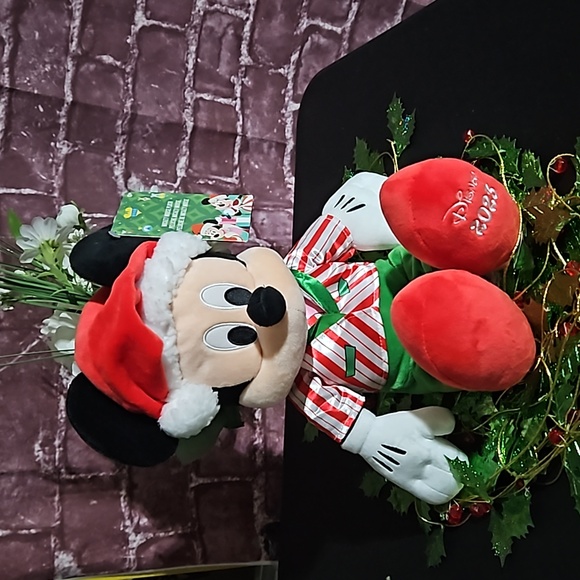 Disney 🎁 Holiday 2023 Mickey Plush NWT - Picture 1 of 6